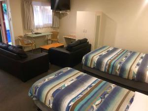 Postel nebo postele na pokoji v ubytování Sheffield Motor Inn