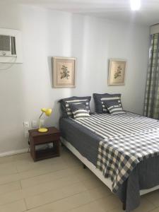 Кровать или кровати в номере Apart Príncipe Barra