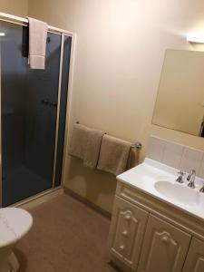 Koupelna v ubytování Sheffield Motor Inn