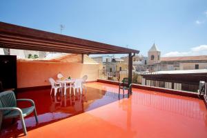 A balcony or terrace at La Bitta