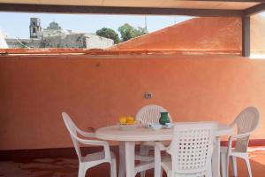 A balcony or terrace at La Bitta