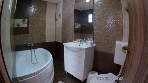 Koupelna v ubytování Hotel Marasesti