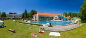 Basen w obiekcie Spa Resort PAWLIK-AQUAFORUM lub w pobliżu