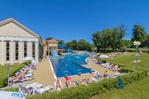 Basen w obiekcie Spa Resort PAWLIK-AQUAFORUM lub w pobliżu
