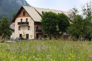 Rakennus, jossa guesthouse sijaitsee