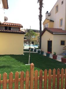 Bazén v ubytování Metin Hotel nebo v jeho okolí