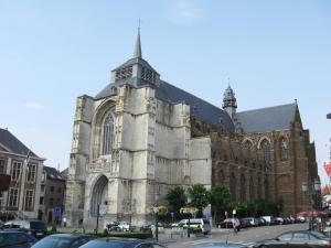 a large cathedral with cars parked in front of it at Oranje City Hotel in Diest