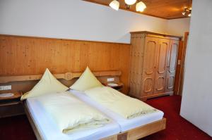 Postel nebo postele na pokoji v ubytování Bergfrieden Leutasch/Seefeld