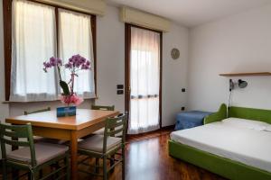 Giường trong phòng chung tại Sirmio Apartments - Primavera Stay