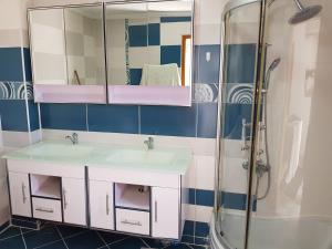 Kylpyhuone majoituspaikassa BTO Holiday Home