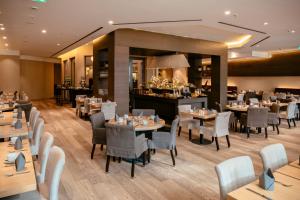 a restaurant with tables and chairs and a bar at Townhouse Dresden in Dresden