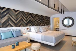 Ένα ή περισσότερα κρεβάτια σε δωμάτιο στο Secret Legend Suites