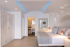Ένα ή περισσότερα κρεβάτια σε δωμάτιο στο Secret Legend Suites