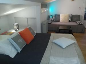 Uma cama ou camas num quarto em La Mansardiere