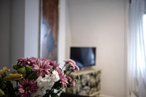 TV a/nebo společenská místnost v ubytování Cozy Pijp Apartment Amsterdam