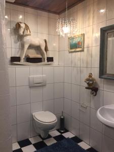 Koupelna v ubytování le mignon + 29 fotografií