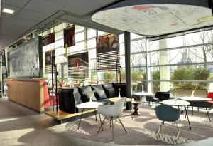 a rendering of a restaurant with tables and chairs at ibis Amsterdam City West in Amsterdam