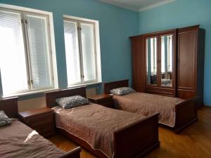 Tempat tidur dalam kamar di Хостел Lutsk G84