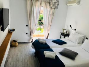 Postel nebo postele na pokoji v ubytování NIKOLETA'S CORFU APARTMENTS