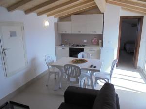 A kitchen or kitchenette at Casaleaurelia