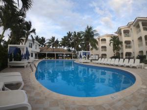 Bazén v ubytování Kitewind Apartamentos Cabarete nebo v jeho okolí