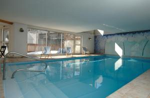 The swimming pool at or close to Residence Labellemontagne Le Village