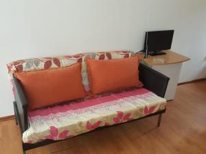 a bench with pillows on it in a room at Apartmani Sole in Vis