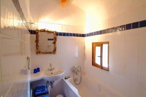 A bathroom at Casa-Albina-Corsica