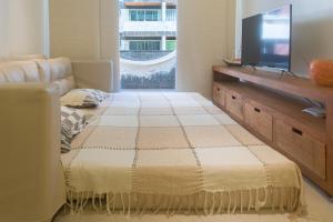 Cama ou camas em um quarto em Apartamento de Luxo na Praia do Forte