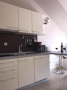 Kuchyňa alebo kuchynka v ubytovaní Villa Jani Top Floor Suite