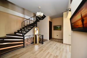 Een TV en/of entertainmentcenter bij Hotel Phaliashvili
