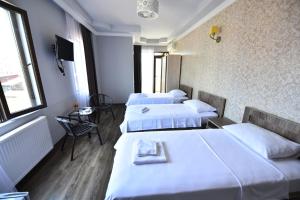 Een bed of bedden in een kamer bij Hotel Phaliashvili