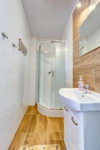 a bathroom with a shower and a sink at Villa Melody in Rewal