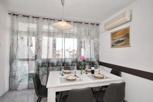 Posezení v ubytování Apartman Lana in city centre with garage