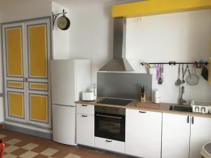 Η κουζίνα ή μικρή κουζίνα στο Le Studio Gambetta +6 φωτογραφίες