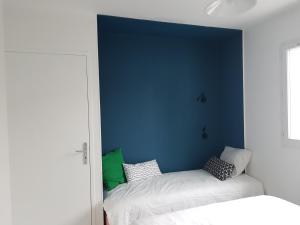 Appartement St Jean de Luzにあるベッド