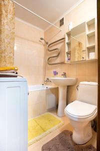a bathroom with a toilet and a sink at Apartments in the city centre of Nikolaev in Mykolaiv