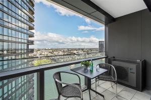 A balcony or terrace at Stylish Apartment With Views at Docklands Waterfront