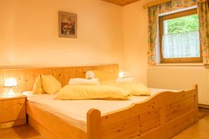 Giường trong phòng chung tại Hotel Gell
