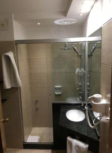 Koupelna v ubytování Hotel London Palace