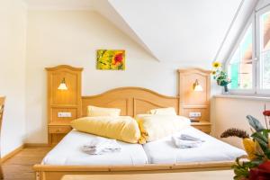 Giường trong phòng chung tại Hotel Gell