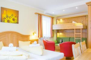 Giường trong phòng chung tại Hotel Gell