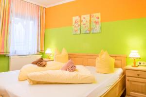 Giường trong phòng chung tại Hotel Gell