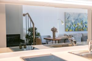 Część wypoczynkowa w obiekcie Livemalaga Centro Suites