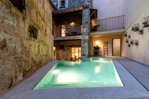 Bazén v ubytovaní Townhouse Can Butxaca By homevillas360 alebo v jeho blízkosti