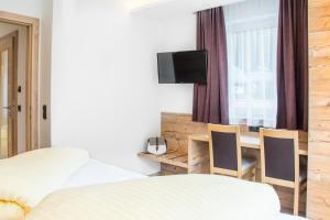 Sjónvarps- og/eða afþreyingartæki á Appartements Hotel Gell