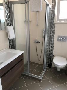 Bilik mandi di Alacati Alaris Hotel
