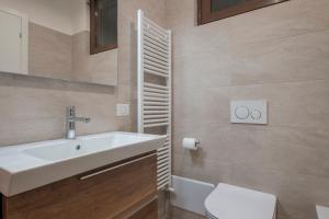 Giardino sul Garda tesisinde bir banyo
