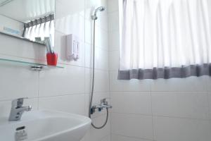 A bathroom at Good Fit Homestay