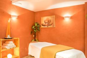 Giường trong phòng chung tại Hotel Gell